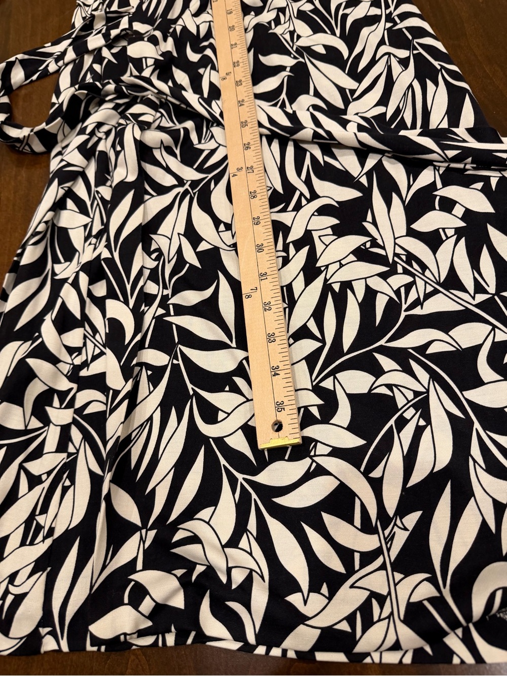 Diane Von Furstenberg Black and Cream Leaf-Print Silk Midi Wrap Dress - Picture 11 of 14